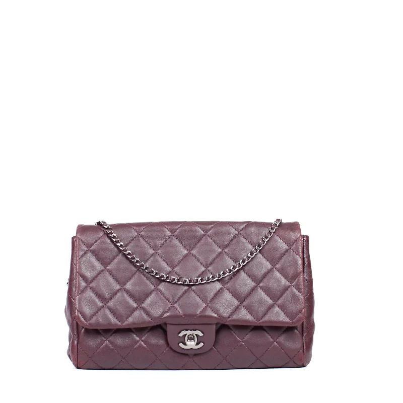 CHANEL - Sac Timeless en cuir bordeaux